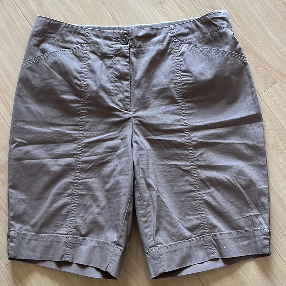 CHICOS WOMENS BERMUDA SHORTS SIZE 0 (US S/4) TAN COTTON SPANDEX BLEND